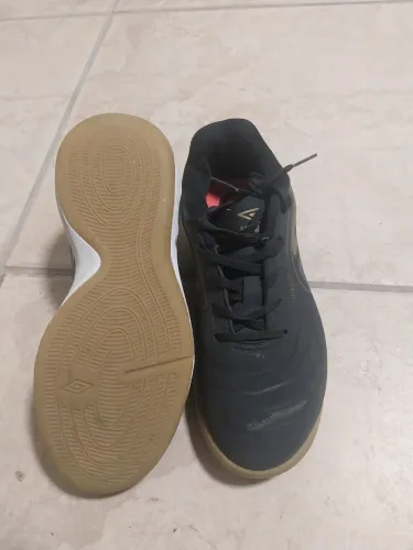 Chuteira Umbro pró 5