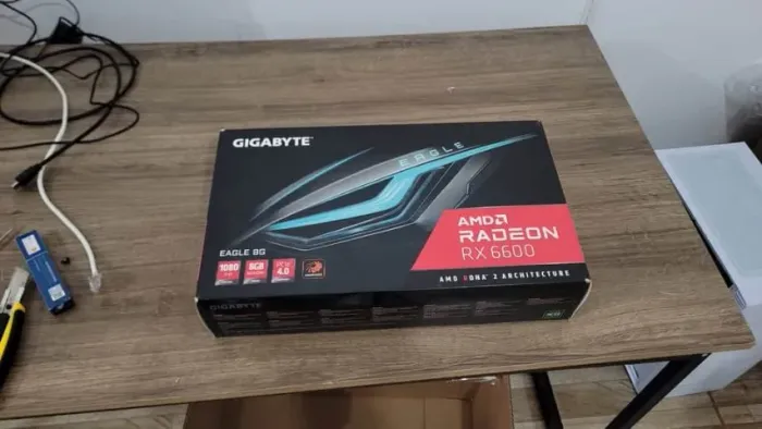 Rx 6600 de 8 gigas da Gigabyte três fans