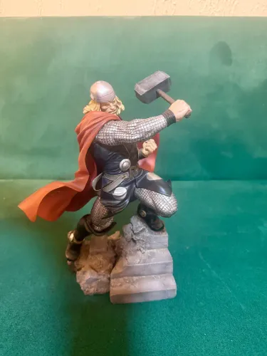 Estátua Kotobukiya THOR Avengers Reborn Series - Ed. Limitada e Numerada