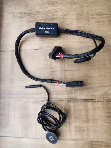 Kit chip de pedal gas drive - By Onmotus e intake esportivo