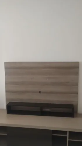Painel de parede de tv 1.30mx0.90 cm. + Rak 1.66m.x0.50 cm. em bom estado.