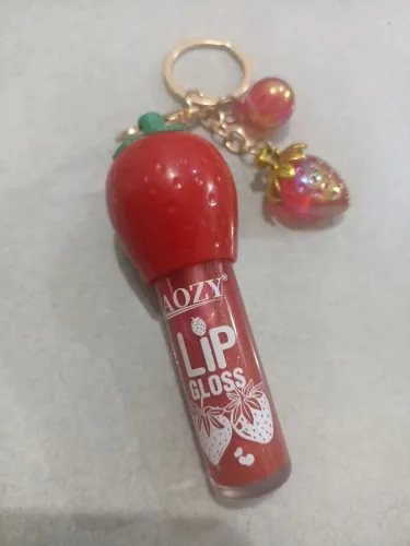 LIP GLOSS DE MORANGO ?