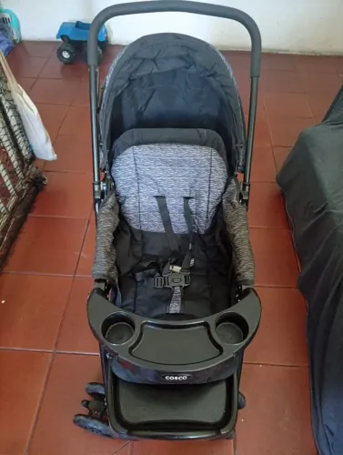 Vendo um carrinho de bebê e cadeirinha de balanço pra sair logo, pouco tempo de uso