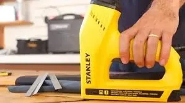 STANLEY Grampeador Pinador Elétrico TRE550 110V