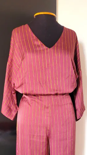 Conjunto Feminino Risca de Giz Marsala: Calça Cintura Alta + Blusa, Veste 40, Seminovo
