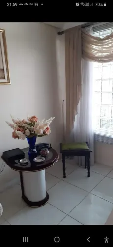 Aparador de Parede Meia Lua com Tampo de Vidro e Base Branca