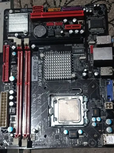 Kit Placa Mãe Biostar LGA 775 com processador