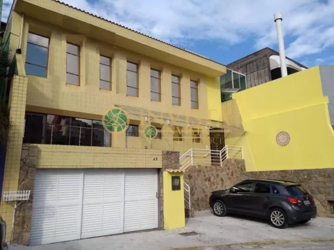 Locação | Casa Comercial para Alugar no Centro de Florianópolis/SC.