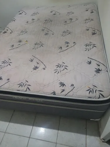 Vendo cama box casal de mola