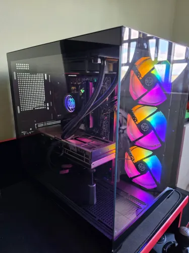 PC Gamer High-End Ryzen 7 5700X, Nvidia RTX5070ti 16GB, 1TB SSD, 32GB memória.