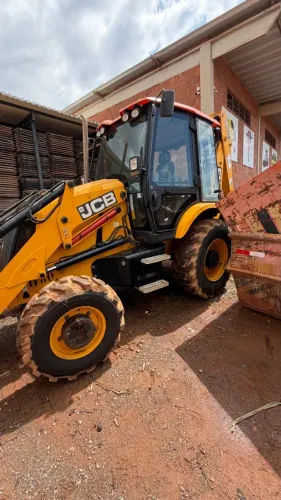 RETROESCAVADEIRA JCB 3CX