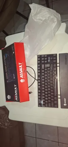 Teclado Gamer Mecânico Evolut Assault EG-204RB - Pouco uso