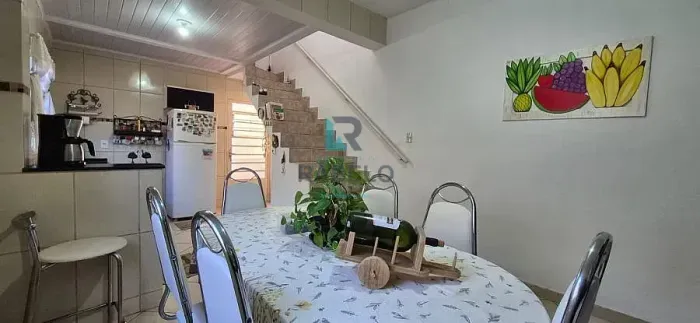SOBRADO COM 3 QUARTOS Á VENDA NO BAIRRO DA CRUZ EM LORENA-SP