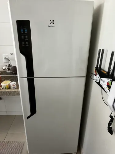 Geladeira Electrolux Frost Free branca,