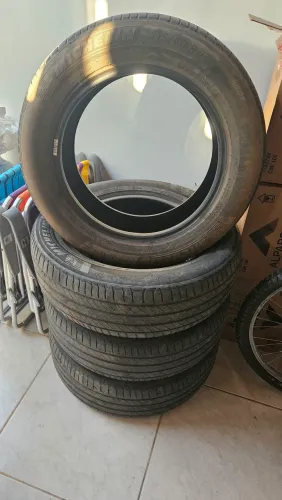 Jogo de pneus Michelin semi novos