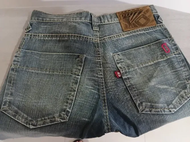 Calça marca OBORN