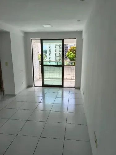 Imóvel para aluguel possui 55 metros quadrados com 2 quartos em Casa Forte - Recife - PE