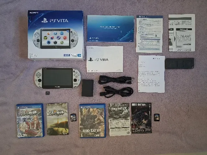 Ps Vita Slim Pch-2000 Prata, Silver, completo caixa e manual, 2 jogos originais, 4GB