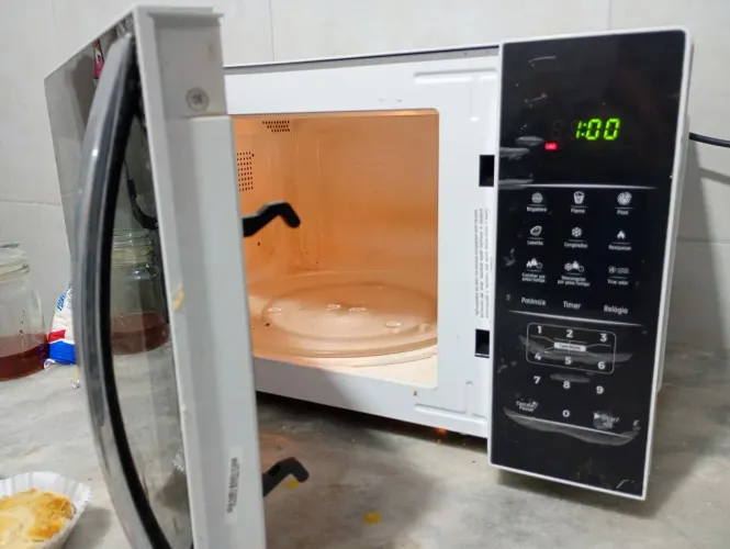 Micro-ondas em perfeito estado