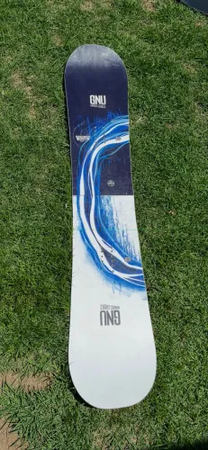 Snowboard GNU Riders Choice - All Mountain / Freestyle - 162W - EXCELENTE