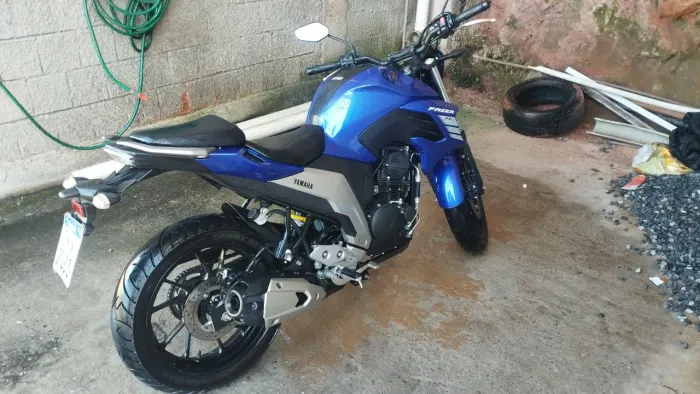 Fazer 250 muito nova, com apenas 6900 km
