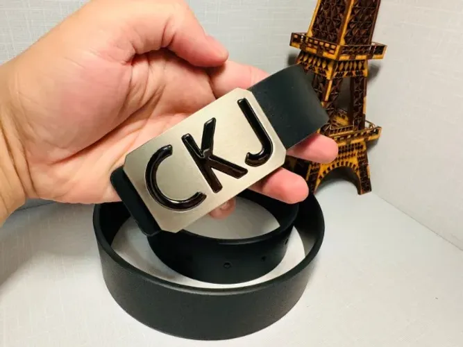 CINTO MASCULINO CKJ CALVIN KLEIN JEANS COURO LEGITIMO PRETO FIVELA PRATA AÇO ESCOVADO TOP 