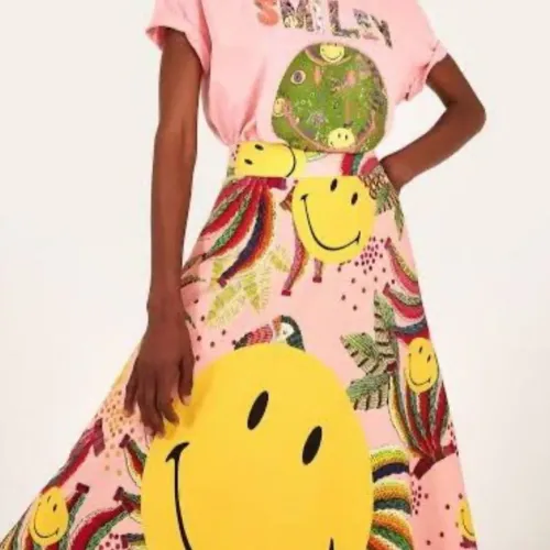 Saia midi rosa Farm Rio x Smiley