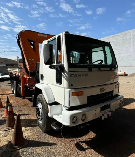 Ford cargo 2422 2008 com munck