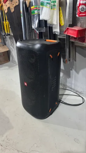 Vende-se Caixa JBL partybox 100