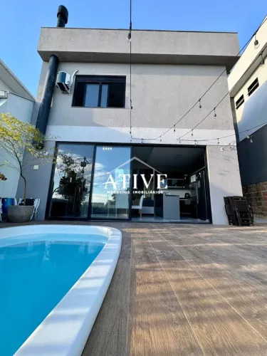 Casa linda em condomínio fechado no Villa Lucchesi pra venda e locação.