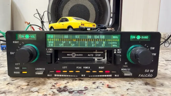 Toca Fitas Motoradio Falcão 50w ACS- M35 2 canais com Loudness e peak power 