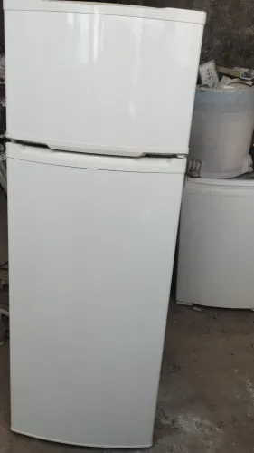 Vende-se uma geladeira Consul 90 dias de garantia
