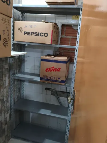 Vendo estantes de aço