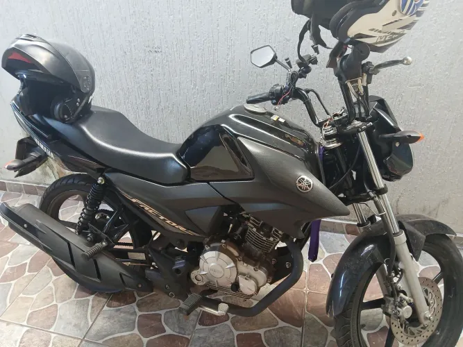 Vendo moto nova