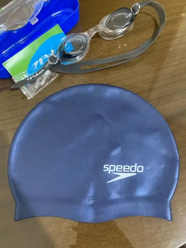 Kit natação: Óculos Natação Poker Touca de proteção speedo azul celeste 