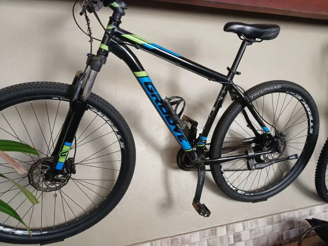 Vendo 2 bikes preta aro 29.