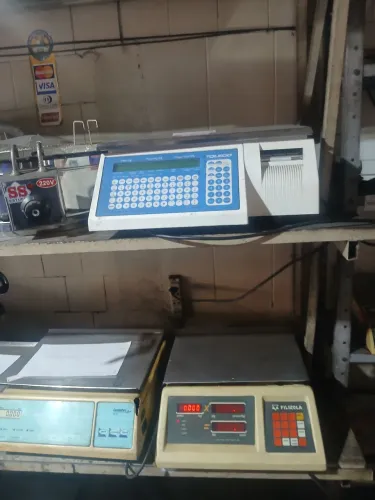 Balanças eletrônicas. Cortador de frios e moedor de carne