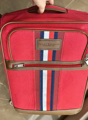 Mala de bordo Tommy Hilfiger vermelha