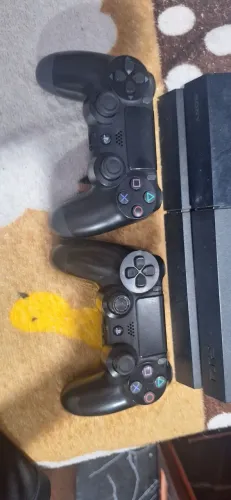 Vendo ps4 semi novo todo original!