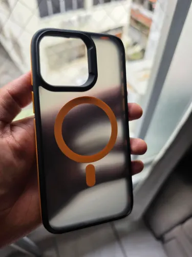 Capa Capinha Preto Fosco Transparente MagSafe detalhes laranja P/ Iphone 15/16 Pro Max