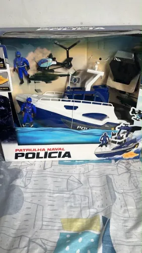Brinquedo navio policial
