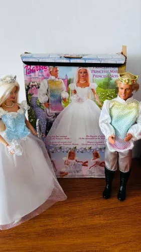 Barbie noiva e príncipe rainbown