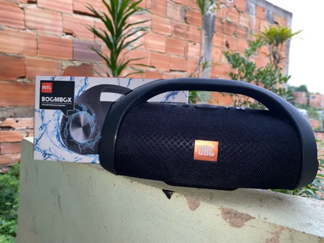 Caixa de som Bluetooth estilo boombox