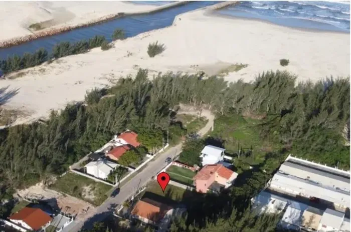Seu Refúgio na Praia do Camacho: Terreno em Área Residencial de 375m²