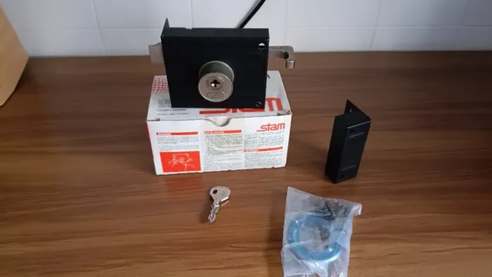 Fechadura Tetra Stam De Sobrepor Para Portão 1701/100