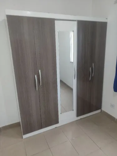 Guarda roupa, aspecto de novo, sem detalhes Embuguaçu tem que retirar no local