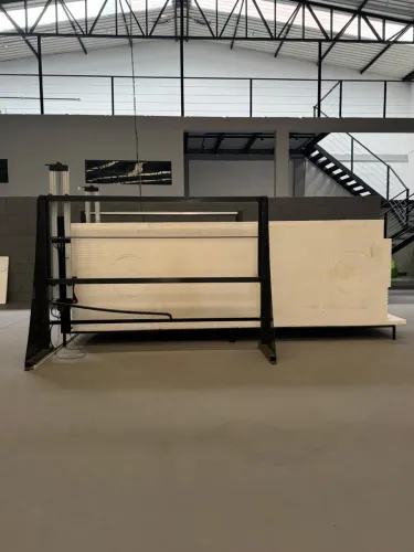 Máquina Corte EPS / Isopor Fio Quente CNC - Seminova