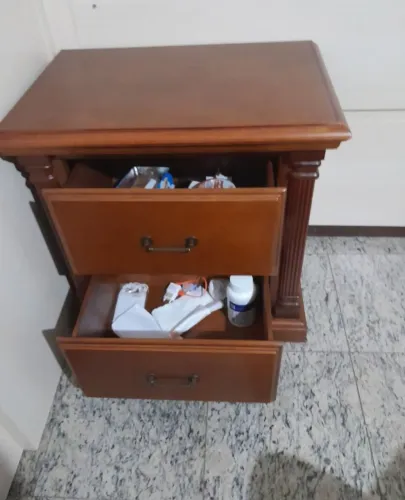Mesa de cabeceira madeira maciça vintage