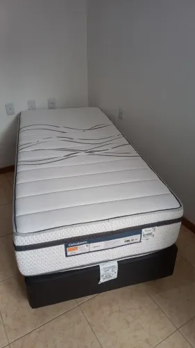 Colchão e cama box solteiro Ortobom