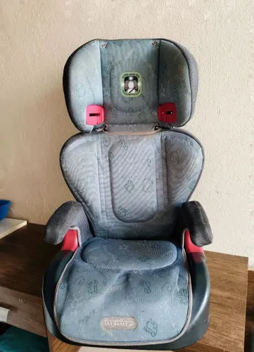 Cadeirinha infantil Peg Perego Original com encosto regulável.